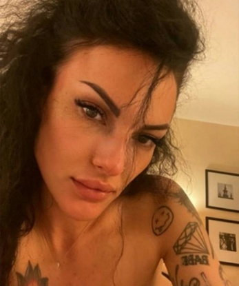 Романтичная леди с нежной кожей и страстным нравом создана для настоящих мужчин, которые знают толк в удовольствии. Готова подарить тебе незабываемые моменты и море положительных эмоций. Не упусти свой шанс! 934, 32 года