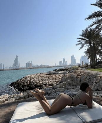 У меня много секретов, которые я готова разделить только с истинными ценителями удовольствия. Мои услуги созданы для тех, кто ищет настоящую страсть, незабываемые моменты и полное удовлетворение. 🌟
За время нашей встречи я обещаю воплотить все твои фантазии в жизнь и подарить тебе бесподобный эротический опыт. Моя улыбка и соблазнительное тело оставят в твоей памяти незабываемый след. 😍
Моим главным преимуществом является мой профессионализм и умение наслаждаться каждым моментом в нашей встрече. Я всегда стараюсь превзойти ожидания моих клиентов и подарить им истинное удовольствие. 💋
Я живу в Москве и готова к встречам как на моей территории, так и на вашей. Обладая широким выбором услуг, я готова исполнить самые сокровенные ваши фантазии. Приходи ко мне, и я покажу тебе настоящий рай в объятиях страсти и ярких эмоций. Незабываемые моменты ждут нас! 😘
Фото и отзывы обо мне ты найдешь на моем личном сайте или в соцсетях. Не упусти шанс провести незабываемое время со мной – я обещаю сделать нашу встречу запоминающейся и прекрасной! 💫 2564, 24 года